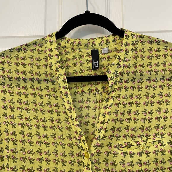 Kut from the Kloth Sheer Yellow Floral Top size Small - Picture 5 of 6